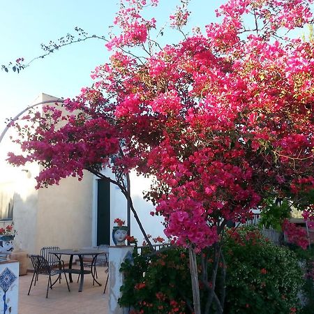 B&B La Casa Dell'Artista Assoro 外观 照片