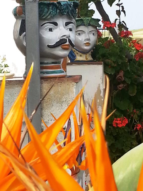 B&B La Casa Dell'Artista Assoro 外观 照片
